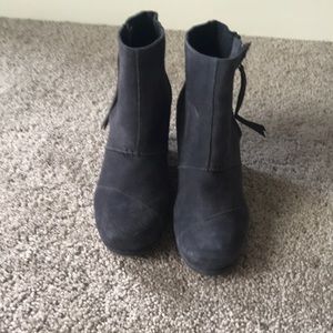Toms wedge booties size 9
